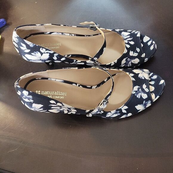 BRAND NEW NATURALIZER N5 NAVY BLUE FLORAL IRIS OPEN TOE MARY JANE COMFORT PUMP - Picture 4 of 15